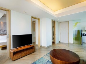 8 bedrooms, in-room safe, desk, iron/ironing board - Mercure Jakarta Simatupang (Jakarta)