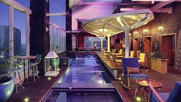 2 barer/lounger, lobbylounge og takterrassebar