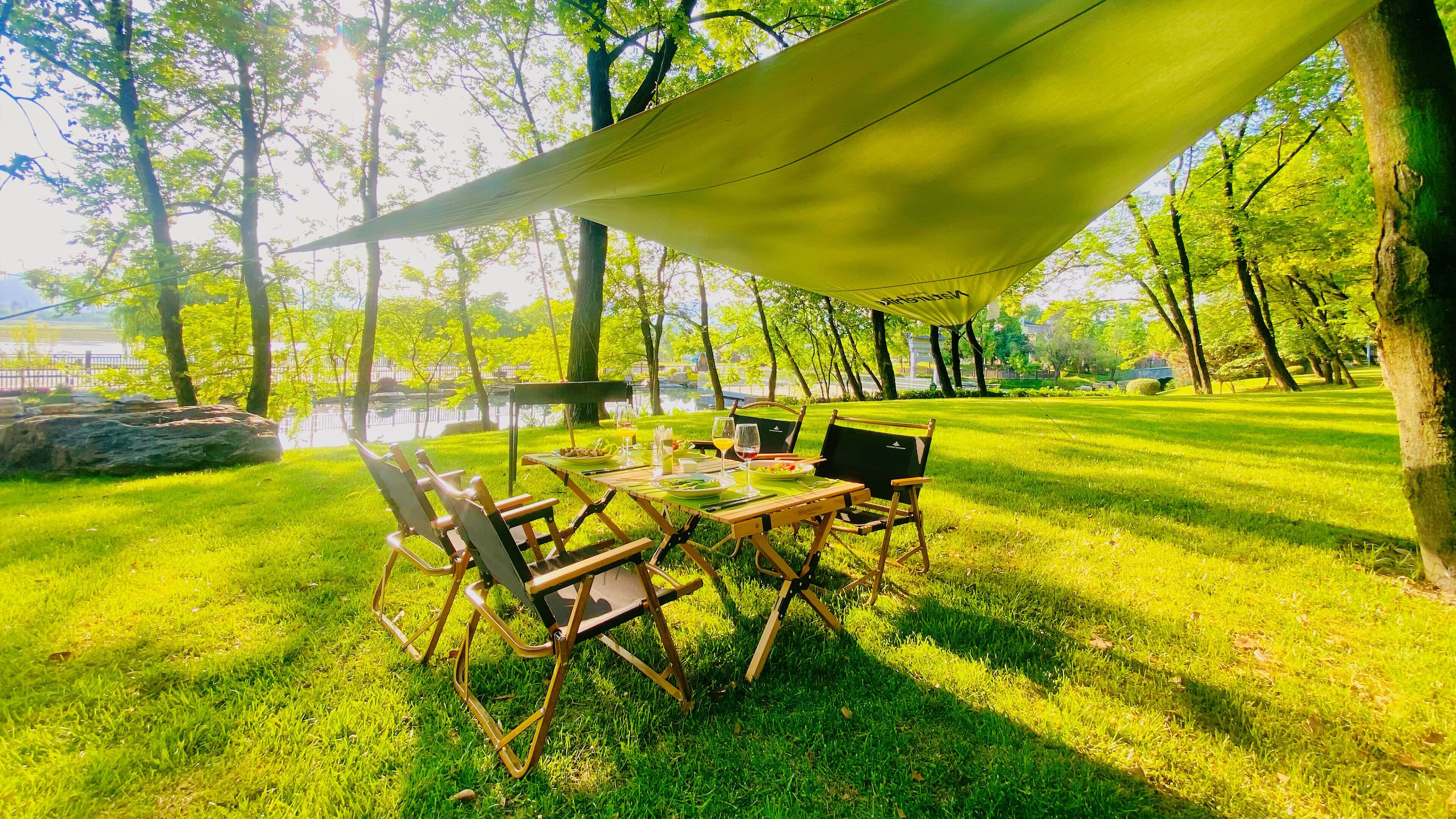 3 间餐厅，供应午餐和晚餐，中国菜