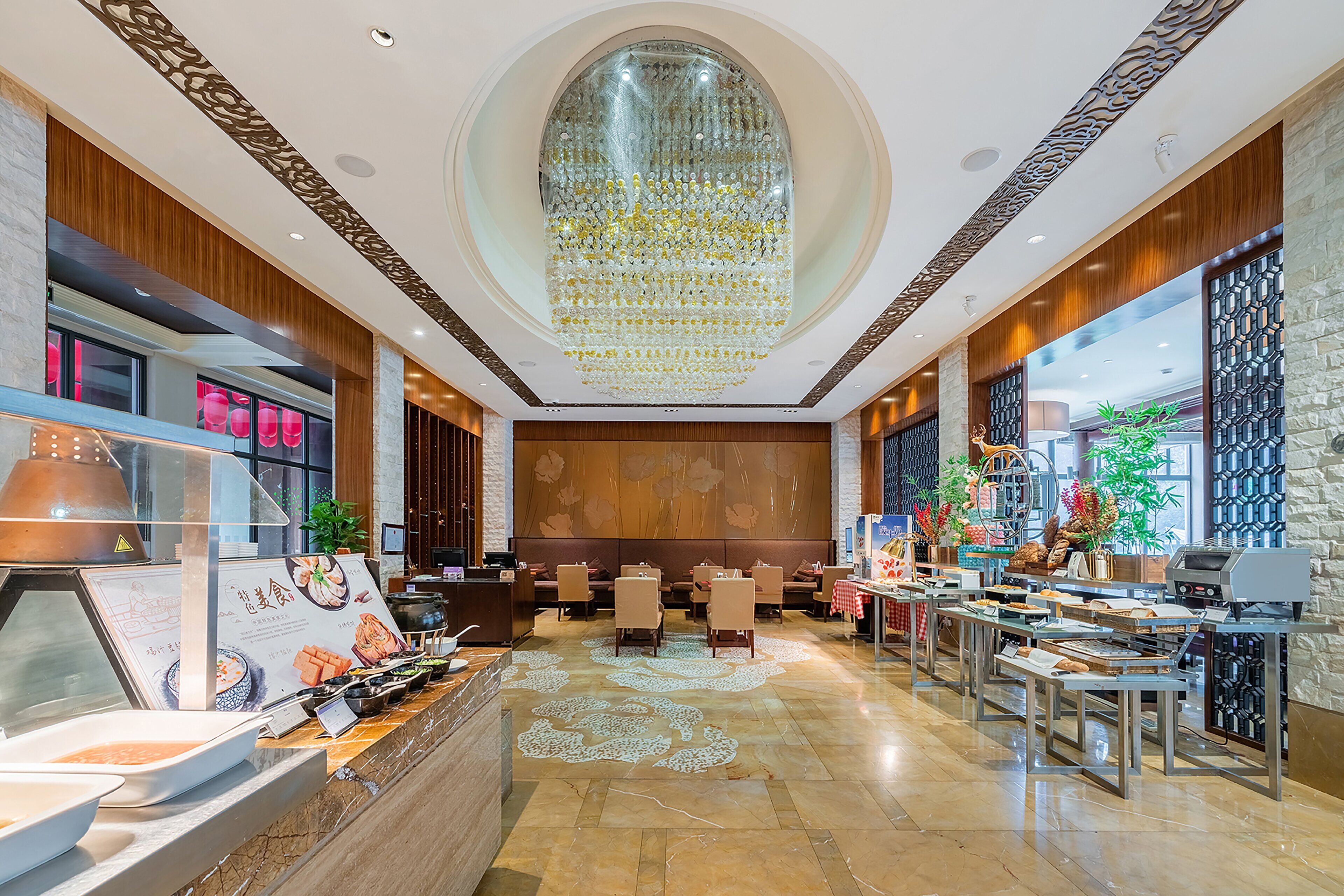 3 restaurantes; se sirve almuerzo y cena; cocina china