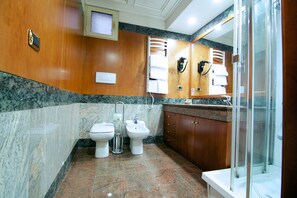 Free toiletries, hair dryer, bidet, towels - Hotel Dock Suites Rome (Rome)