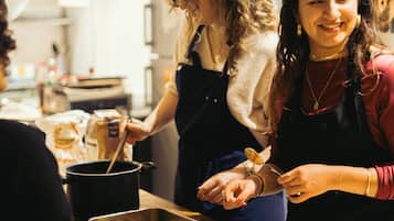 Dormitorio condiviso, per sole donne, bagno in camera (6 pax) | Utensili da cucina condivisi | Frigorifero nell'area comune, forno a microonde nell'area comune