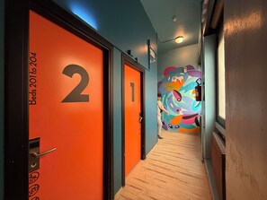 Shared Dormitory, Women only, Ensuite (6 pax) | Egyptian cotton sheets, premium bedding, iron/ironing board, free WiFi - QUO Milano - Hostel (Milan)