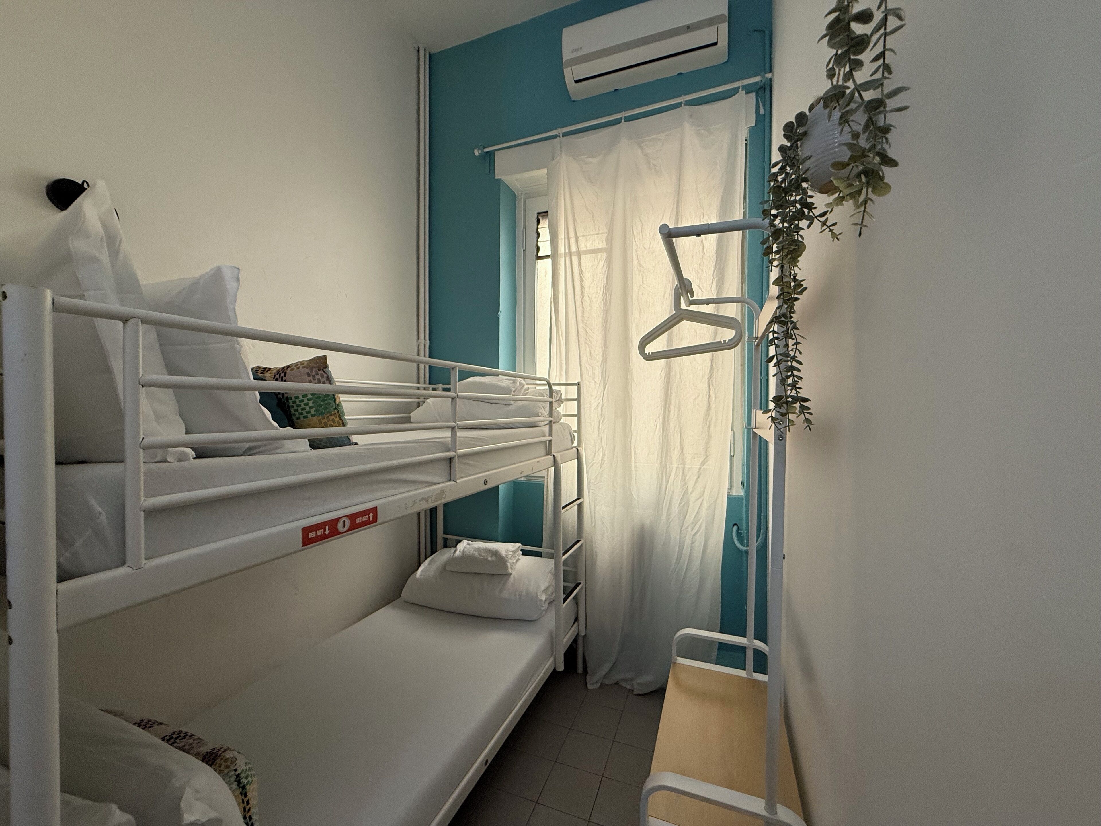 스탠다드 트윈룸 (toilet and sink, no bathroom) | 이집트산 면 시트, 고급 침구, 다리미/다리미판, 무료 WiFi