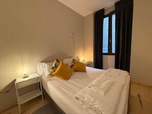 Double or Twin Room, Ensuite | Egyptian cotton sheets, premium bedding, iron/ironing board, free WiFi - QUO Milano - Hostel (Milan)