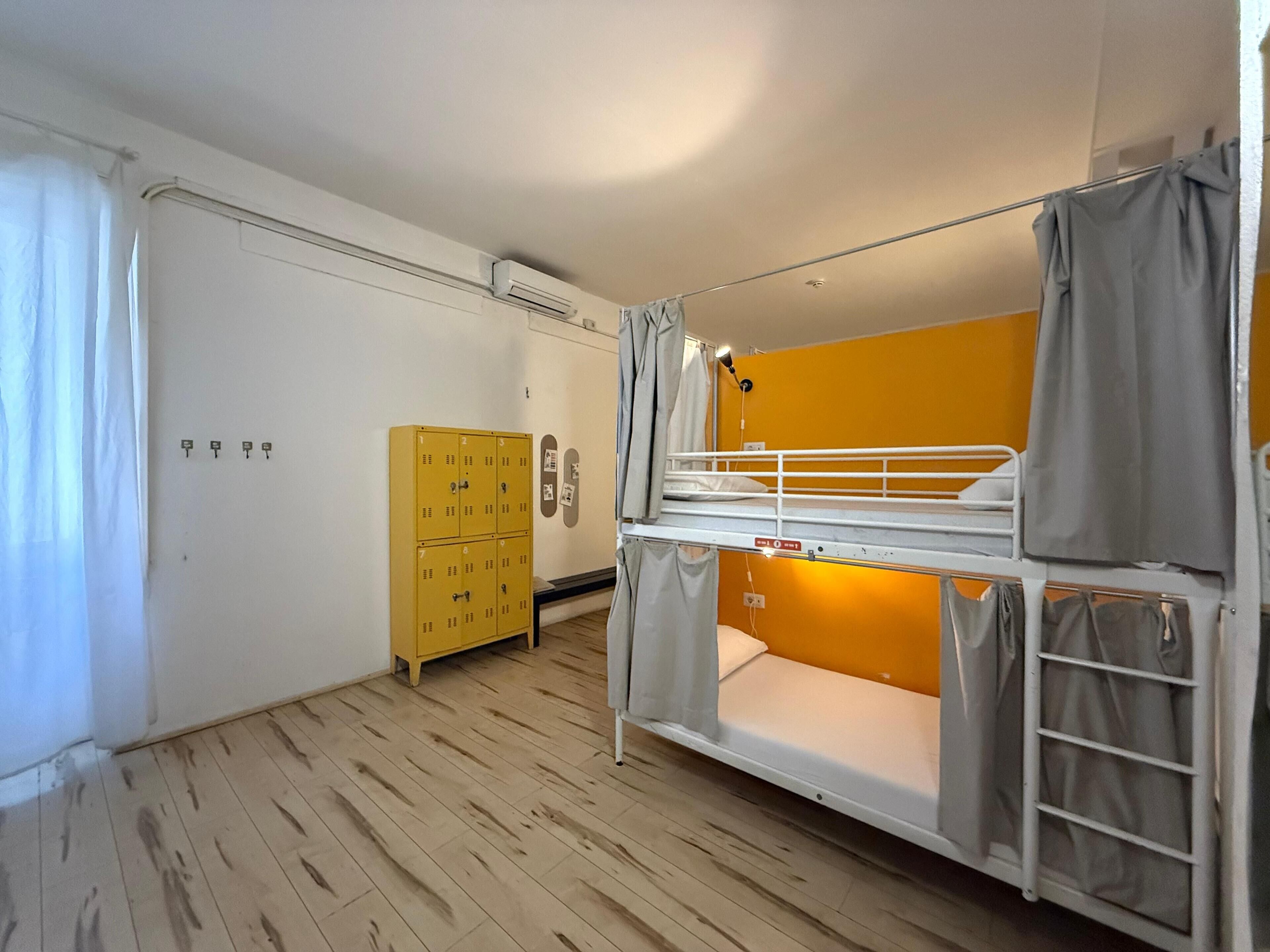 공용 도미토리, 남녀공용 도미토리 (12 pax) | 이집트산 면 시트, 고급 침구, 다리미/다리미판, 무료 WiFi