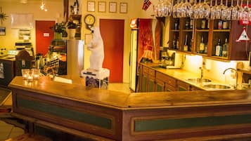 2 bar/lounge