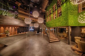 Reception - AMONTI Wellnessresort (Valle Aurina)