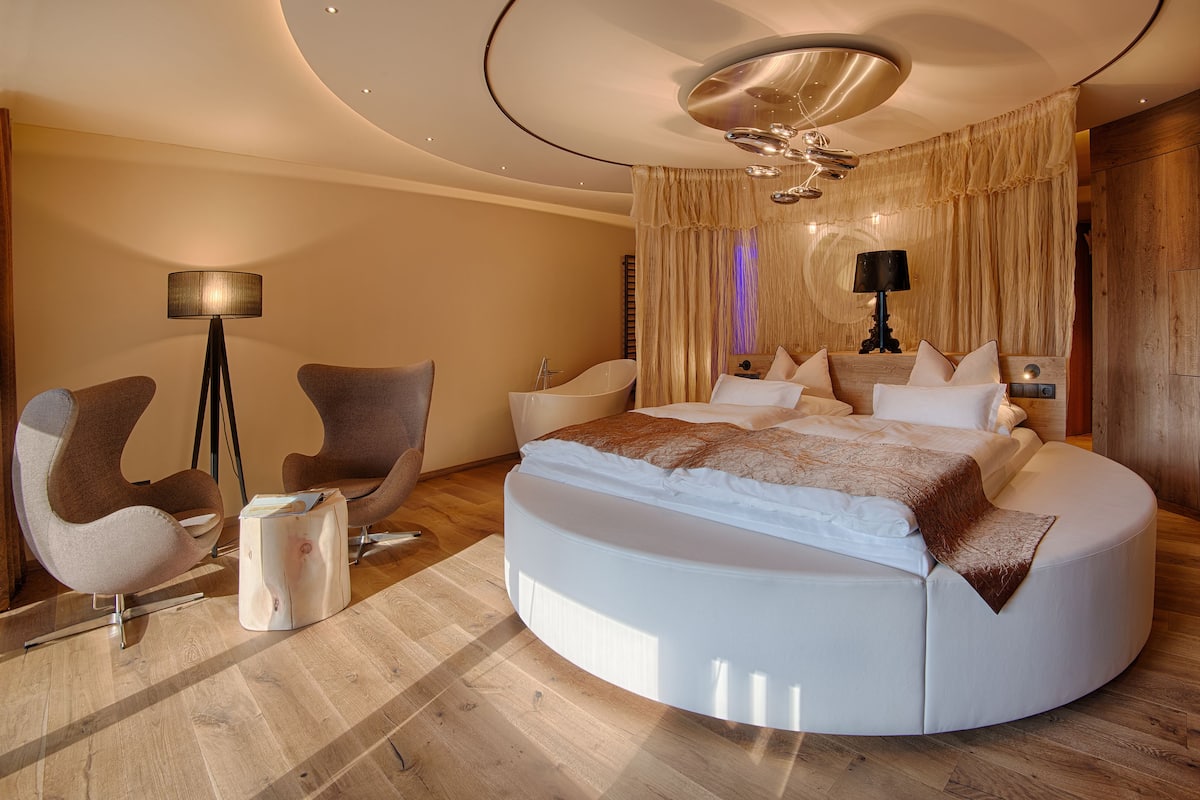 Luxury Suite | Premium bedding, down comforters, minibar, in-room safe