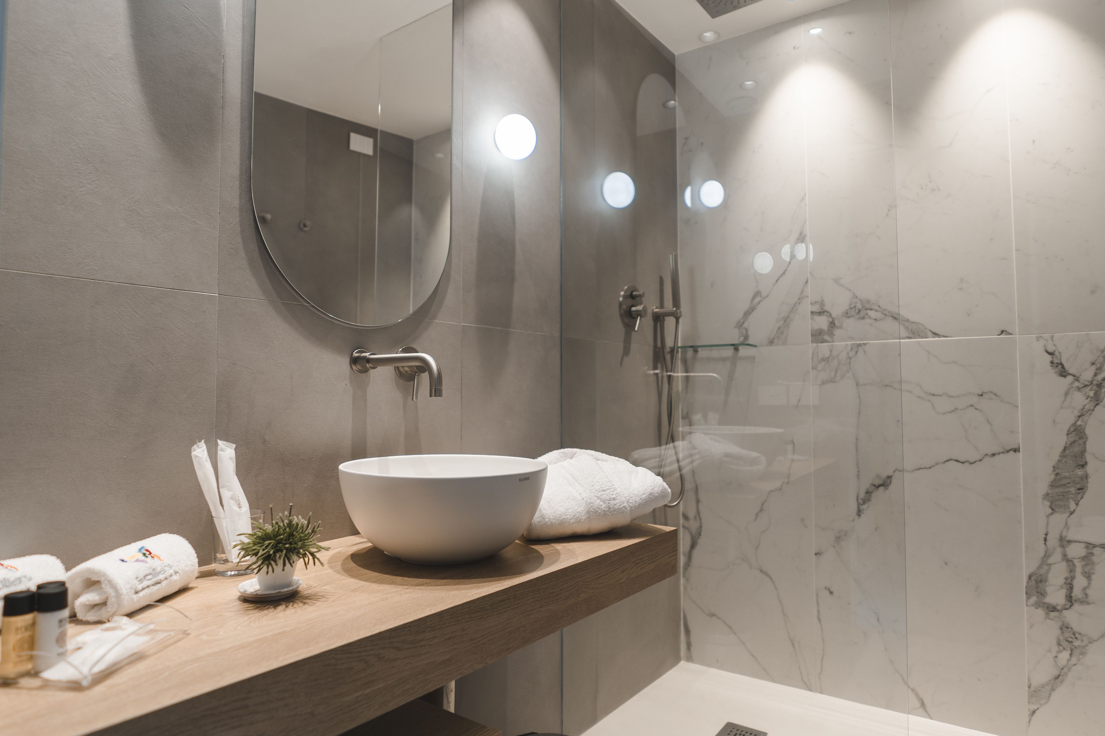 Superior Double Room, 1 Double Bed | Bathroom | Separate tub and shower, deep soaking tub, rainfall showerhead