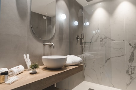 Superior-Doppelzimmer, 1 Doppelbett | Badezimmer | Badewanne und Dusche (separat), Komfortbadewanne, Regendusche. Sicilia's Residence Hotel Art & Spa