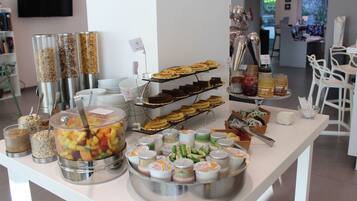 Colazione a buffet inclusa, servita tutte le mattine