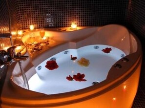 Máy sấy tóc, khăn tắm 