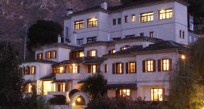 Taxiarches Hotel