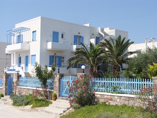 ด้านหน้าที่พัก