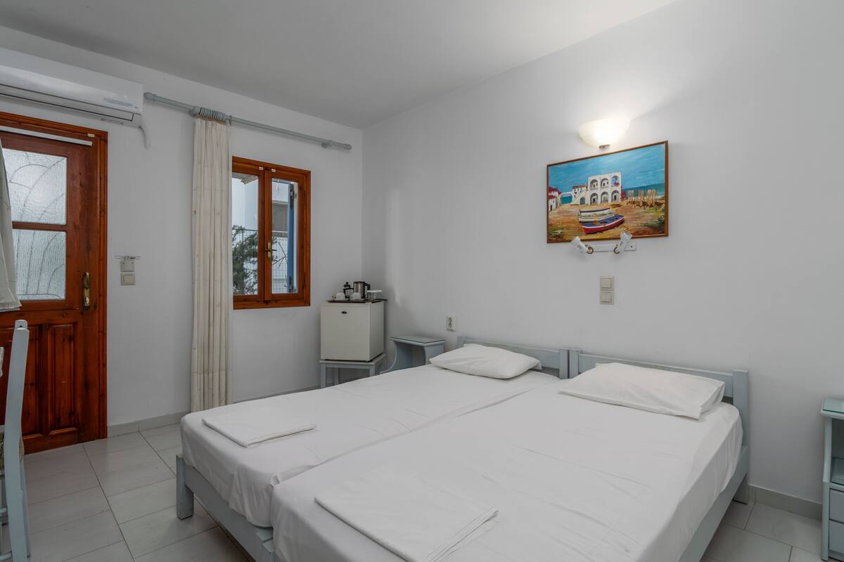 Economy Room, Courtyard View, Ground Floor | Hypo-allergenic bedding, soundproofing, iron/ironing board, free WiFi