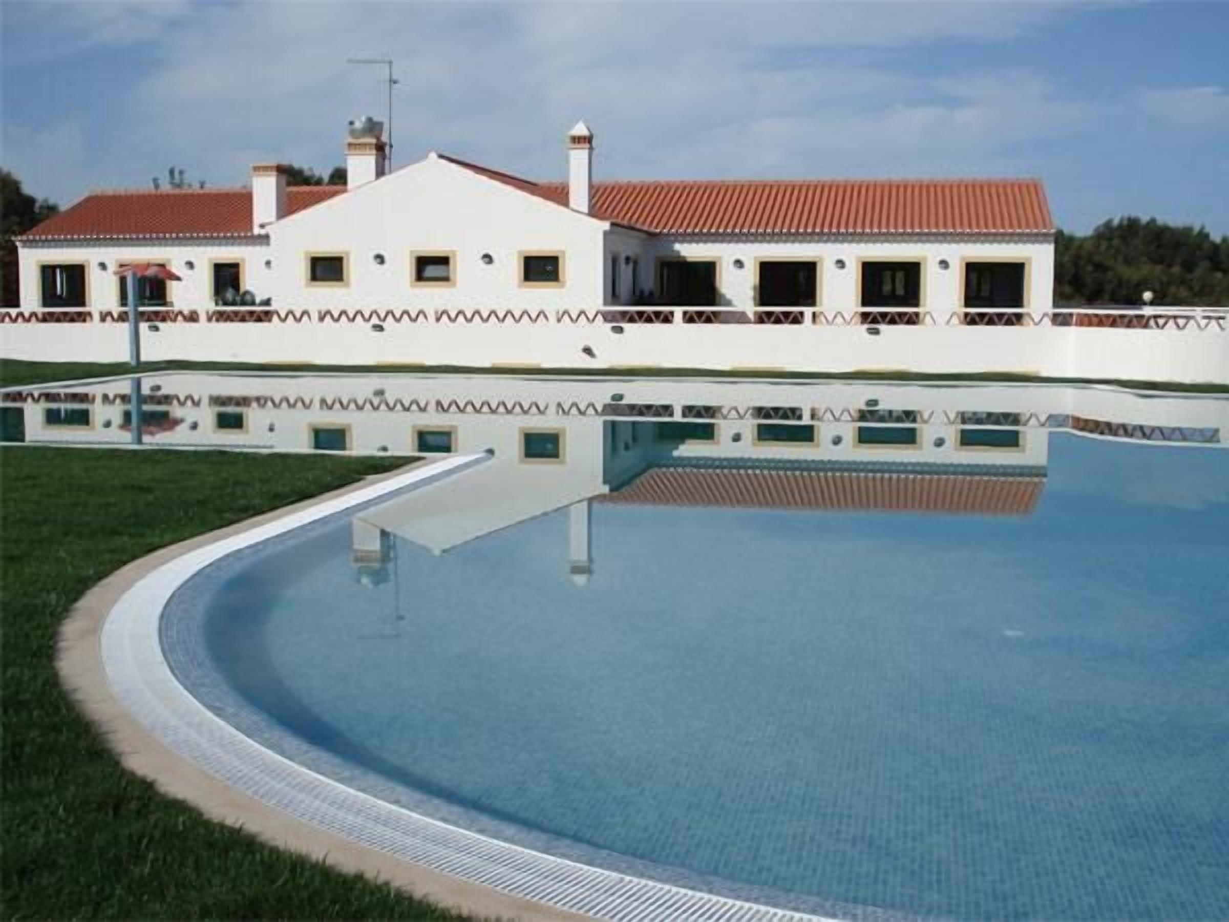 Piscina stagionale all'aperto, lettini