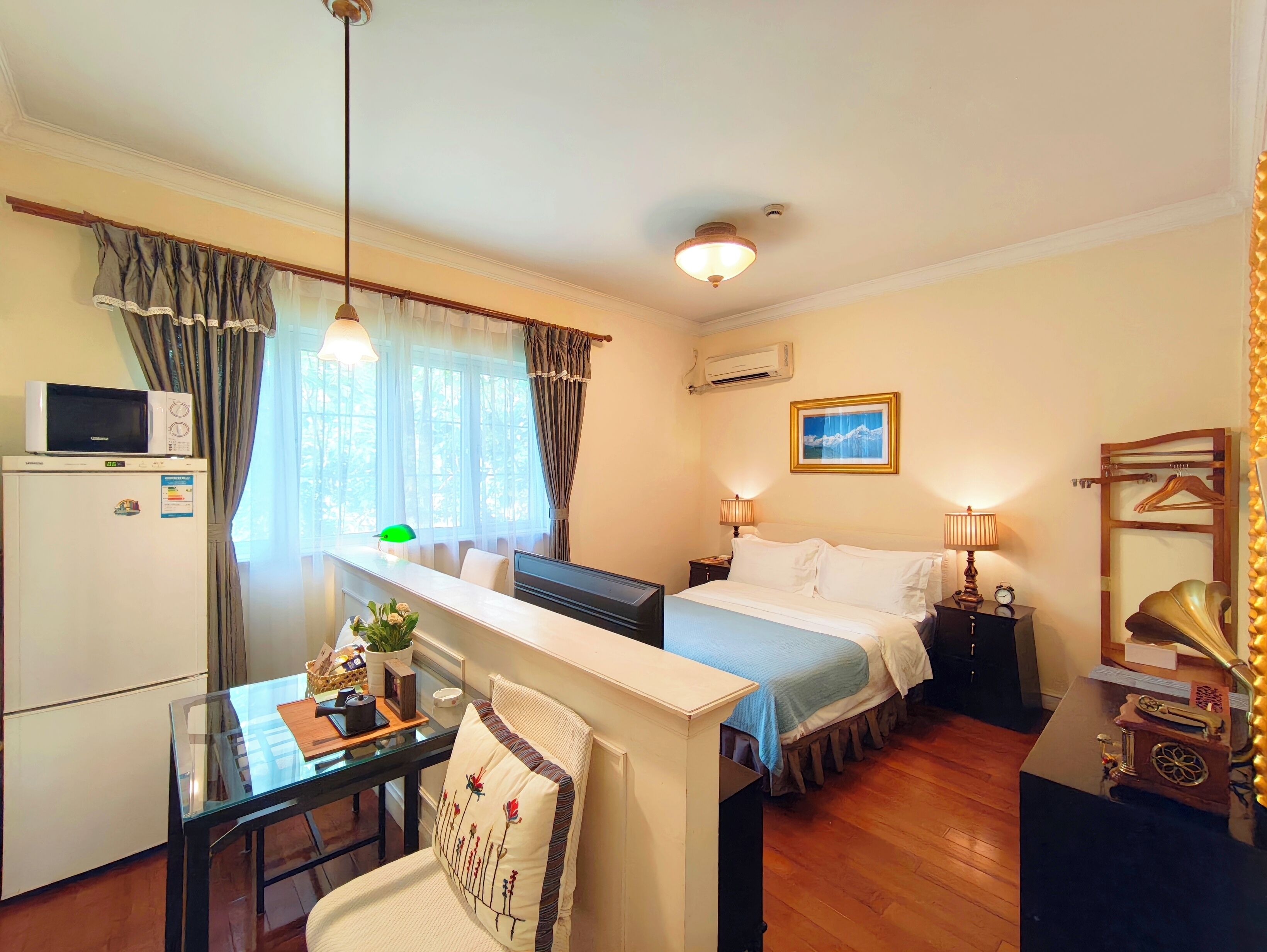 デラックス ダブルルーム | 高級寝具、羽毛の掛け布団、セーフティボックス (室内)、デスク