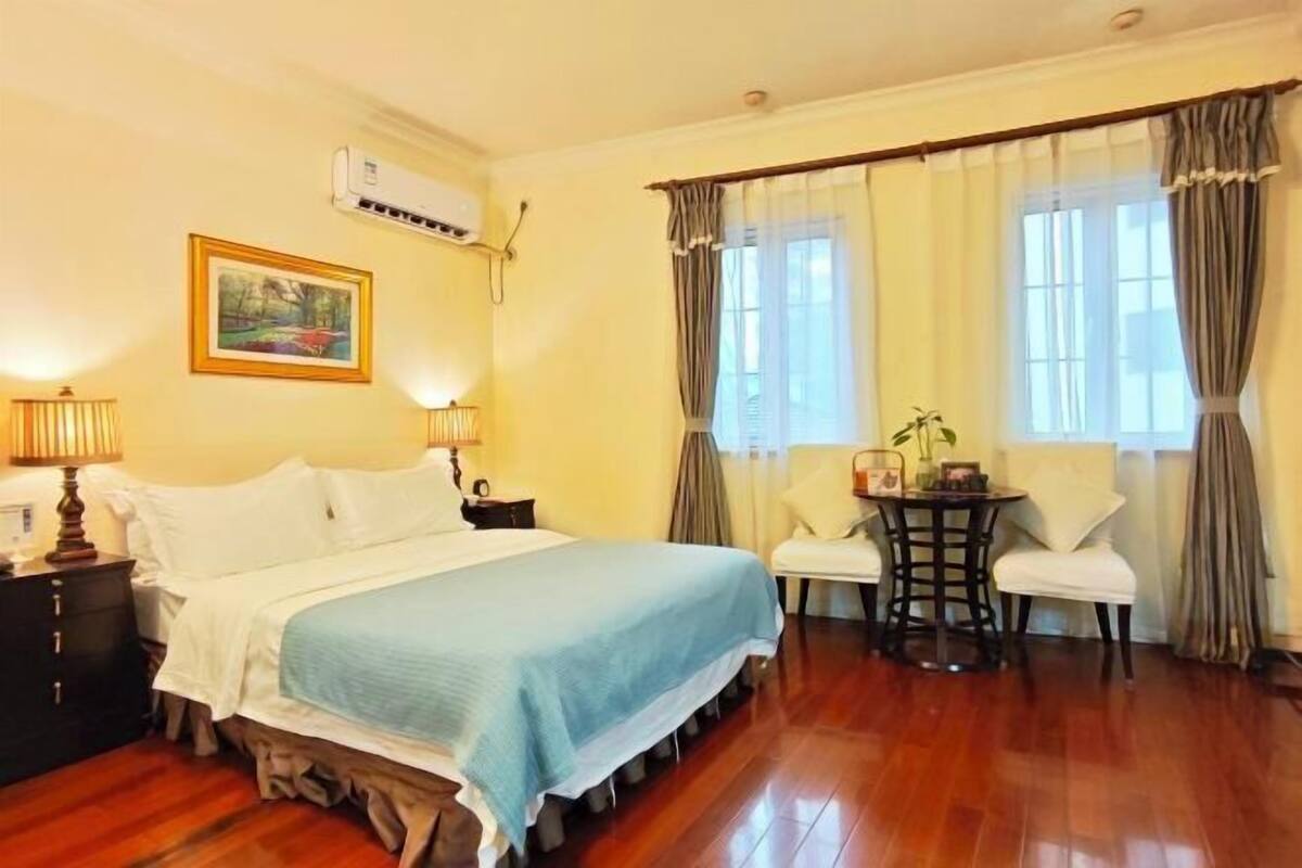 1 Schlafzimmer, hochwertige Bettwaren, Daunenbettdecken, Zimmersafe