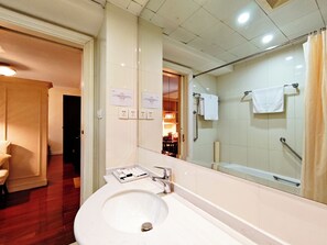 Standard Room | Premium bedding, down comforters, in-room safe, desk - Ladoll Service Apartment (Shanghai)