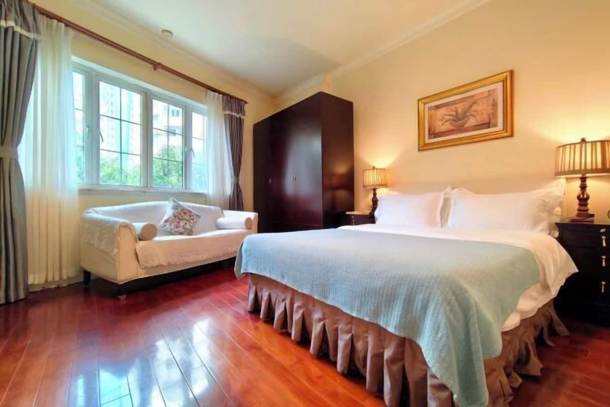 1 slaapkamer, luxe beddengoed, donsdekens, een kluis op de kamer