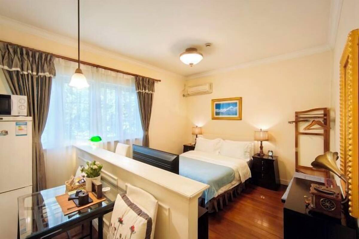 1 slaapkamer, luxe beddengoed, donsdekens, een kluis op de kamer