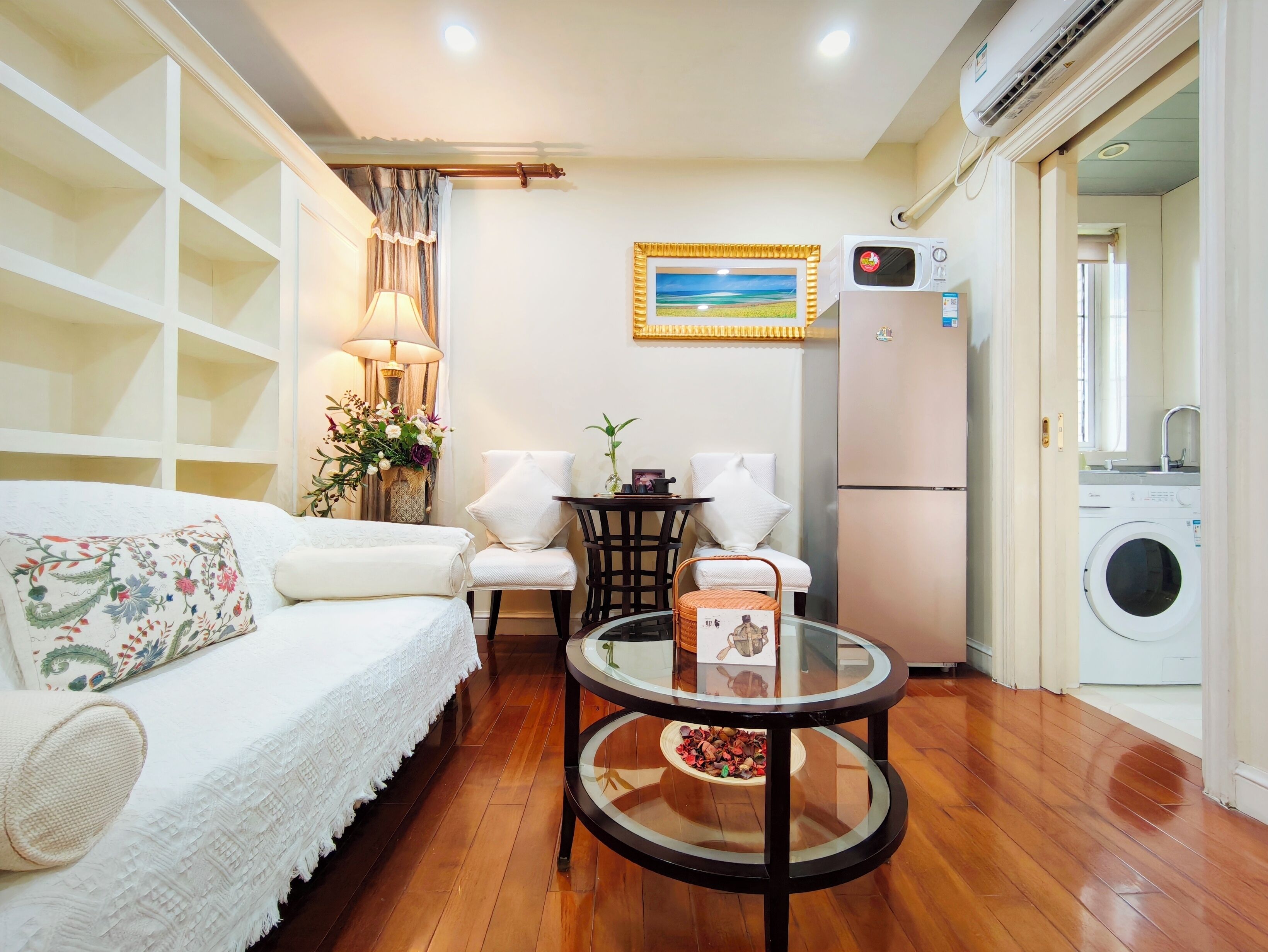 Phòng Deluxe | Bộ đồ giường cao cấp, chăn bông, két bảo mật tại phòng, bàn 