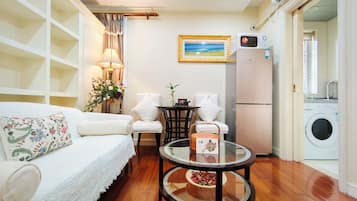 Phòng Deluxe | Bộ đồ giường cao cấp, chăn bông, két bảo mật tại phòng, bàn