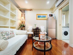 Deluxe Room | Premium bedding, down comforters, in-room safe, desk - Ladoll Service Apartment (Shanghai)