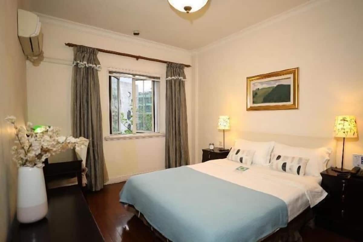 1 slaapkamer, luxe beddengoed, donsdekens, een kluis op de kamer