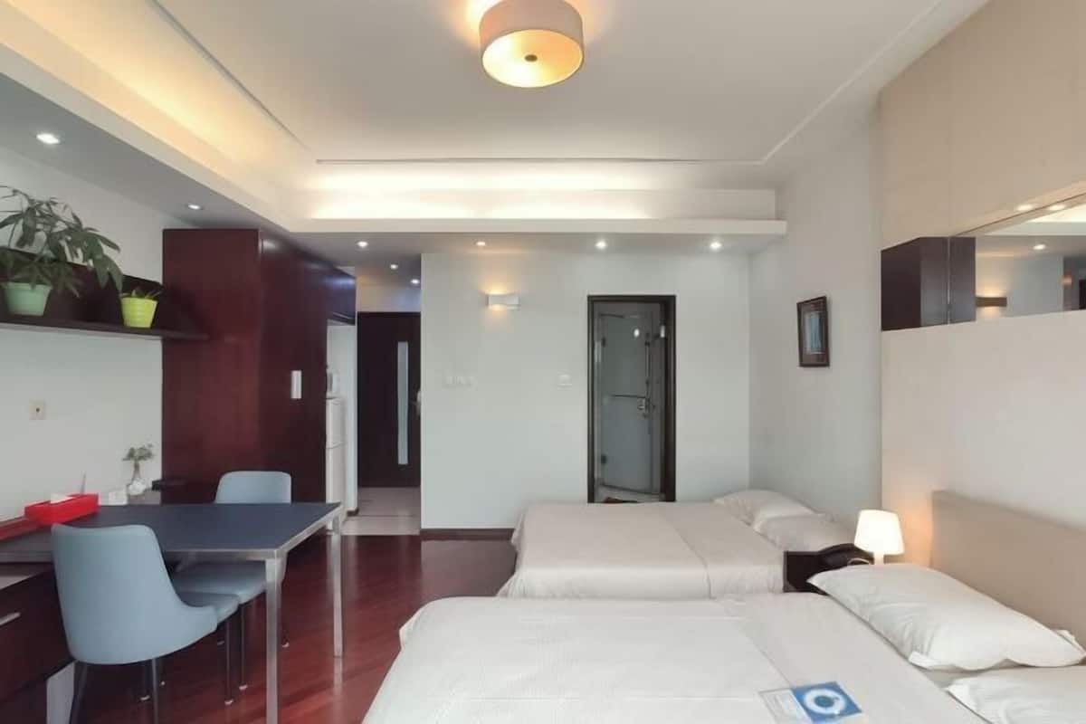 1 bedroom, in-room safe, desk, blackout curtains