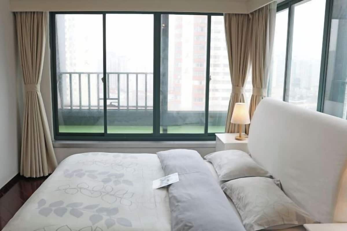 1 habitación, caja de seguridad en la habitación y escritorio