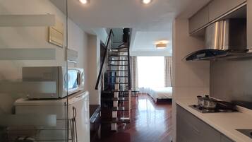 Grand Duplex, Bathtub, City View | In-room safe, desk, blackout drapes, iron/ironing board