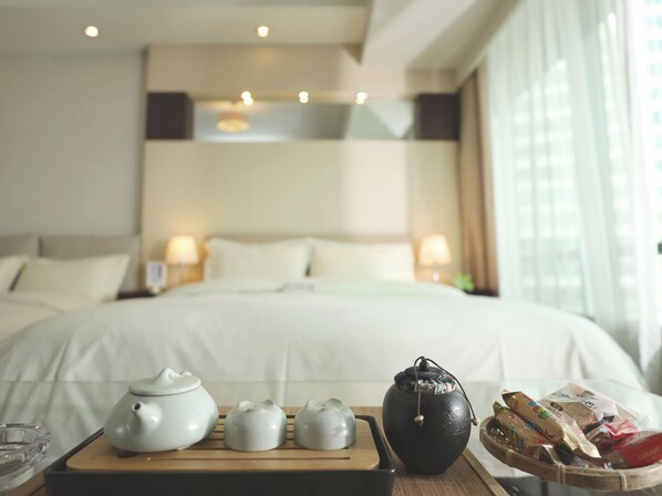 2 Double Beds Room | In-room safe, desk, blackout drapes, iron/ironing board - World Union Service Apartment Cosmo (Shanghai)