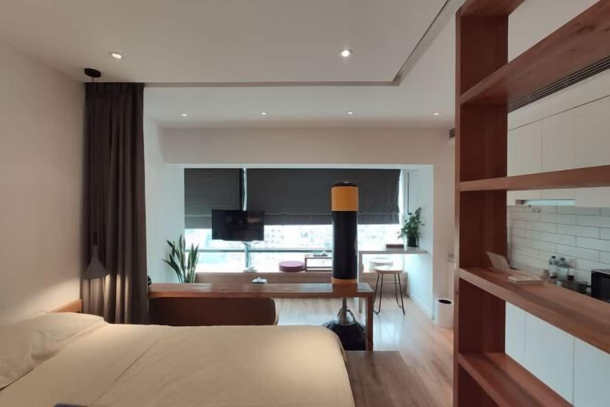 1 habitación, caja de seguridad en la habitación y escritorio