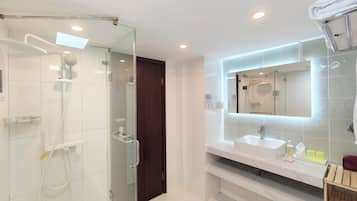 Grand Duplex, Bathtub, City View | Room amenity