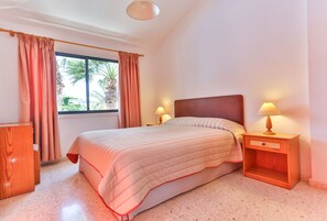 อพาร์ทเมนท์, 1 ห้องนอน | ตู้นิรภัยในห้องพัก, ห้องเก็บเสียง, เตารีด/โต๊ะรีดผ้า