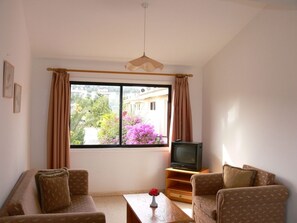 อพาร์ทเมนท์, 1 ห้องนอน | บริเวณนั่งเล่น | ทีวีจอแบน, แท่นต่อเครื่องเล่น MP3