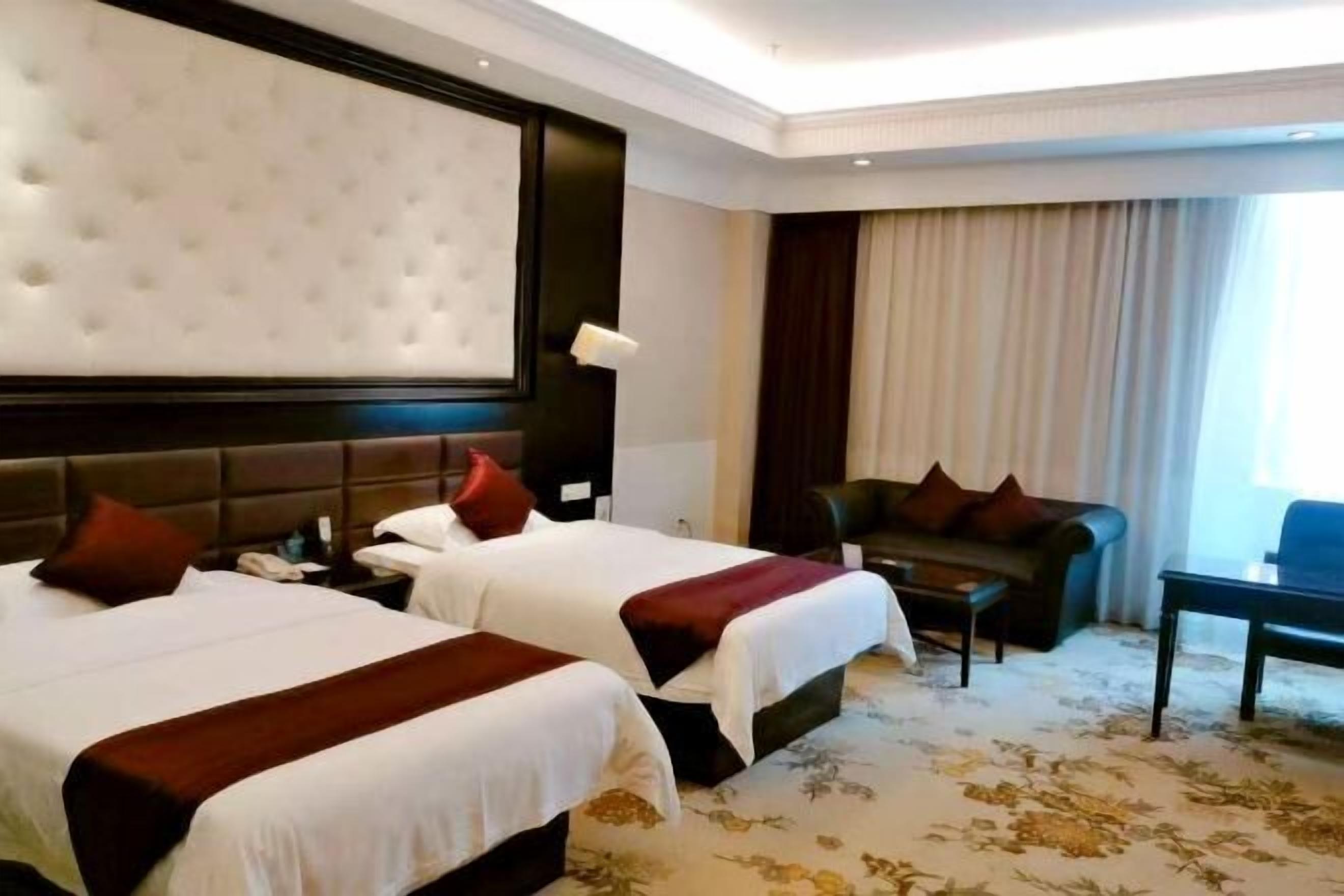 6 bedrooms, premium bedding, down duvets, pillow-top beds