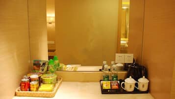 Kopi dan/atau alat penyeduh kopi