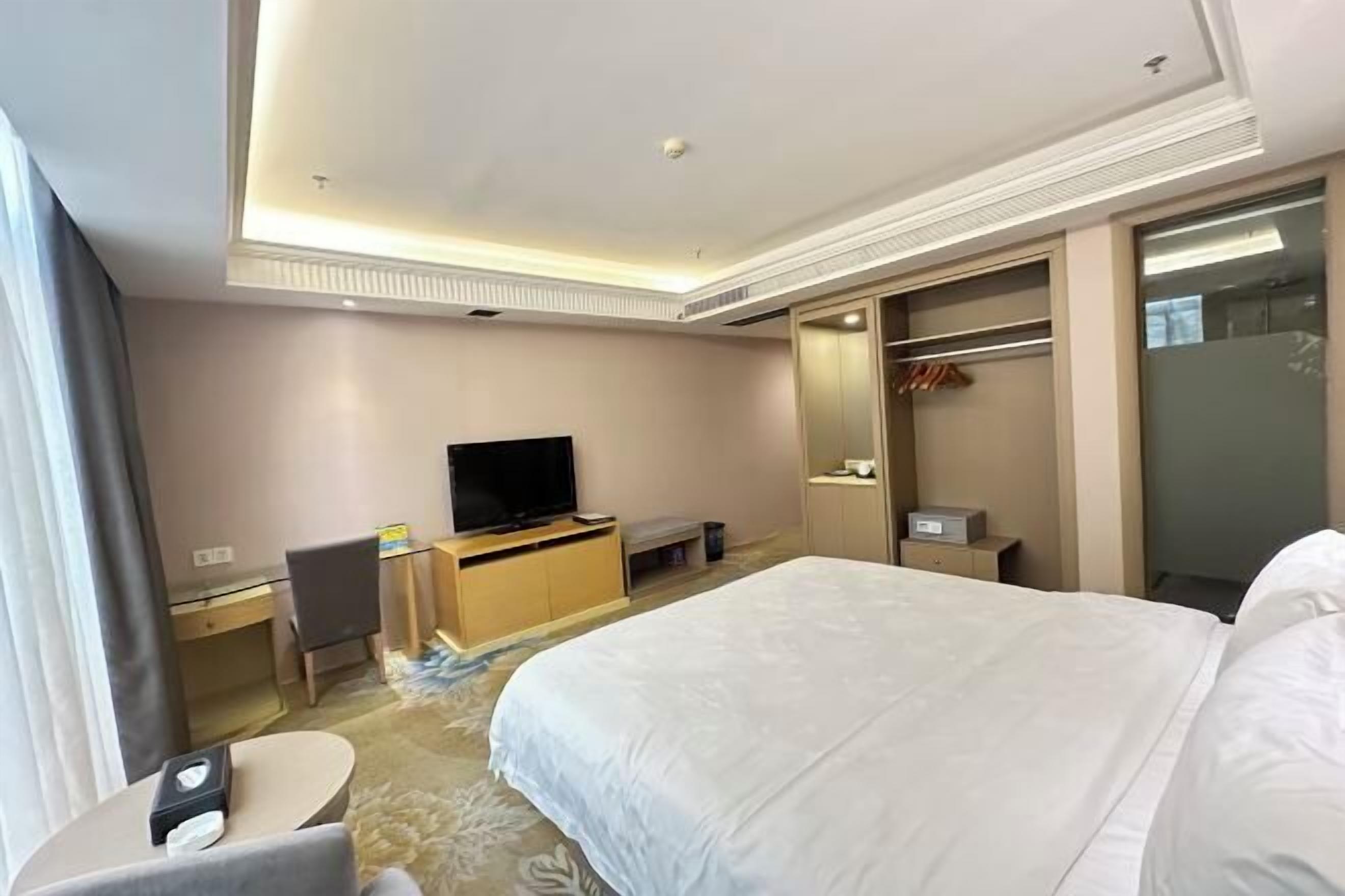 6 bedrooms, premium bedding, down duvets, pillow-top beds