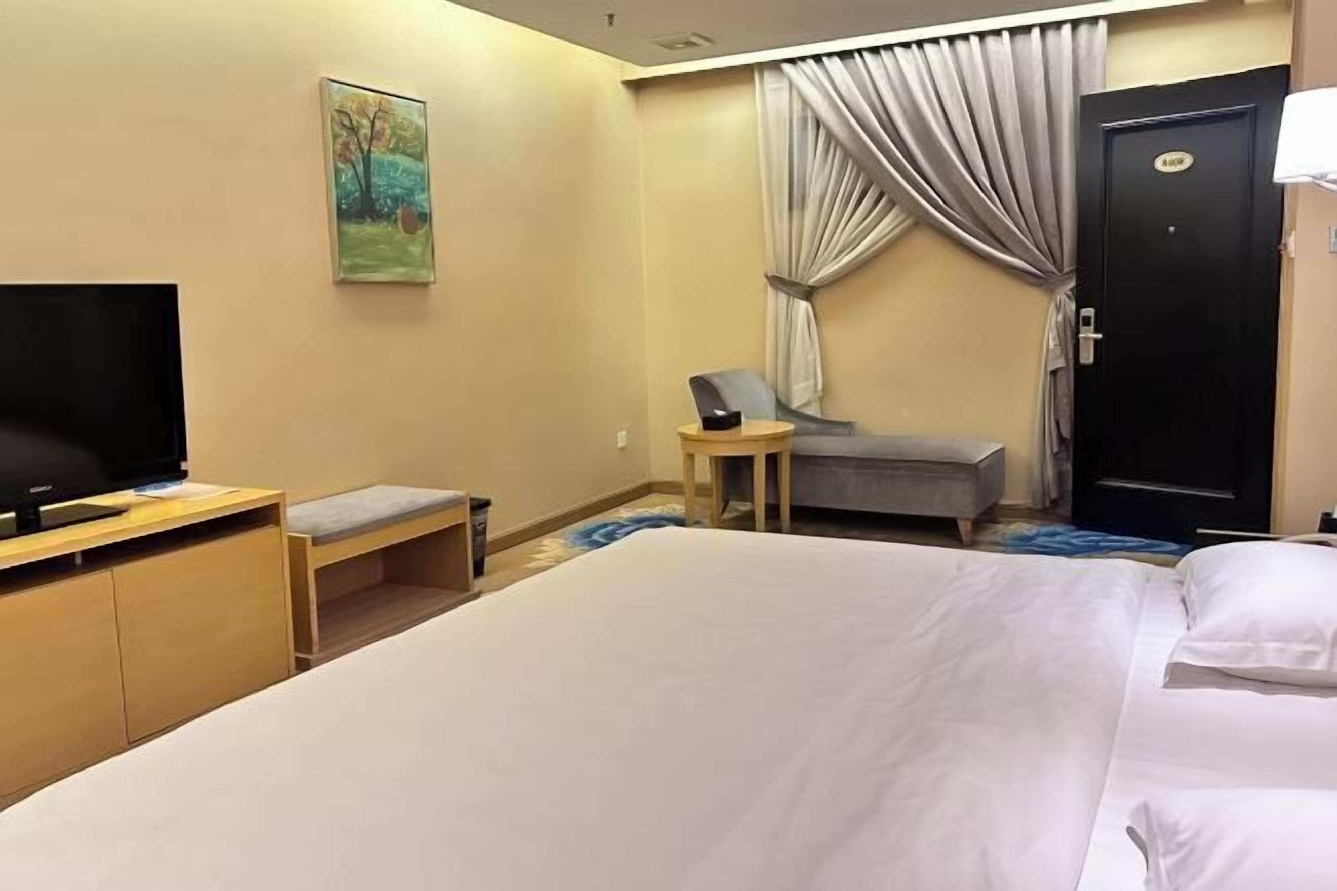 6 bedrooms, premium bedding, down duvets, pillow-top beds