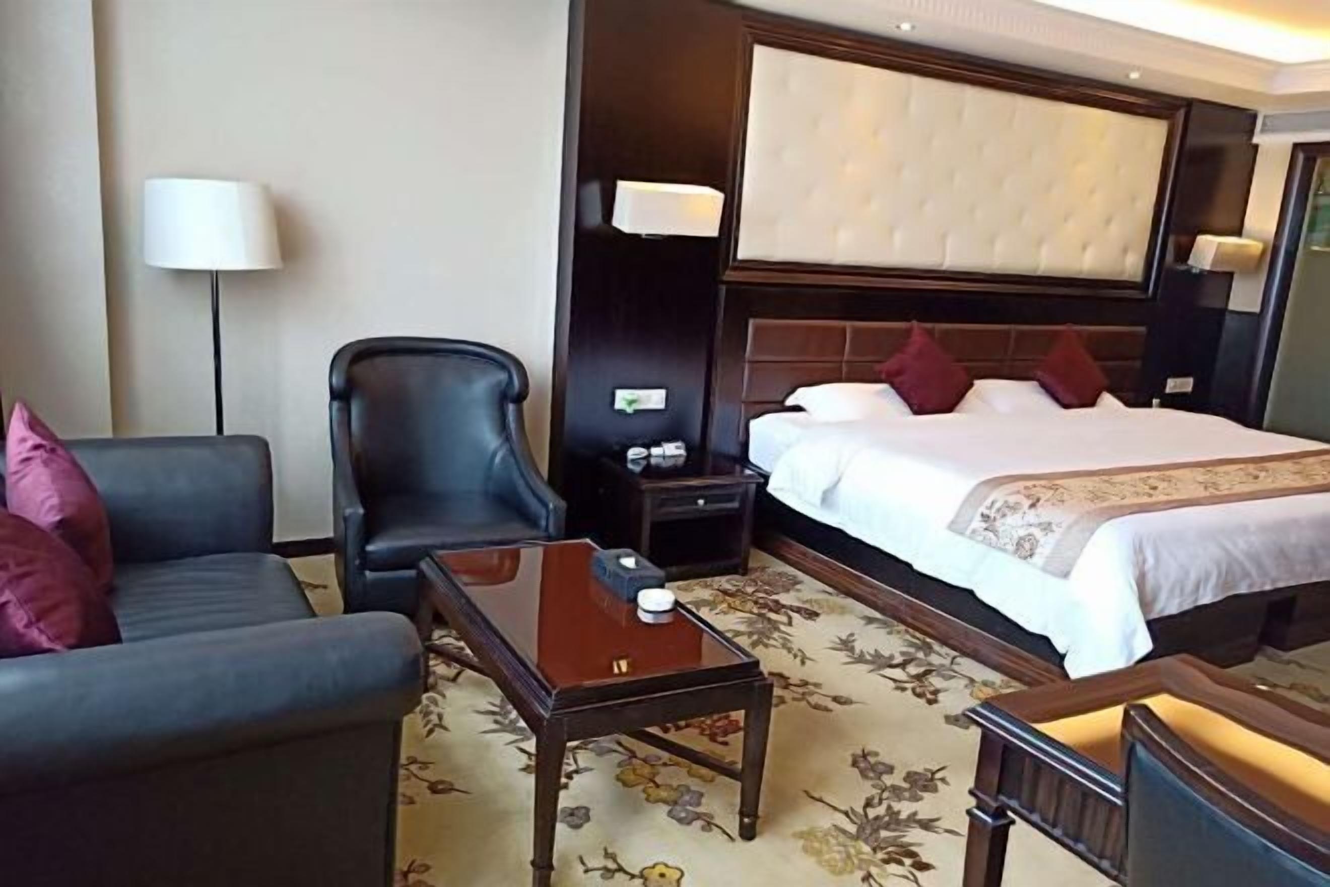 6 bedrooms, premium bedding, down duvets, pillow-top beds