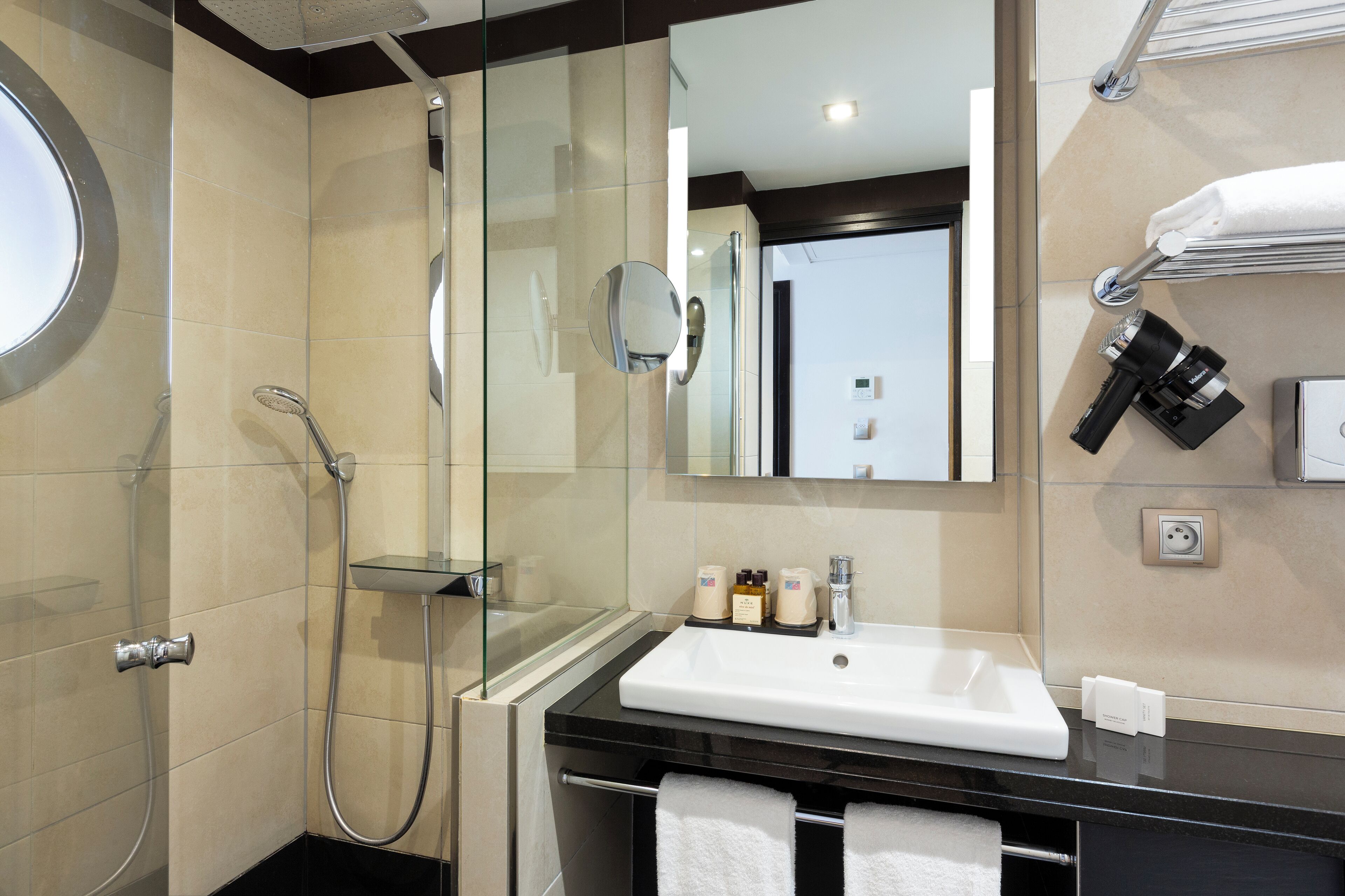 family double room, 2 bedrooms | bathroom | shower, rainfall showerhead, free toiletries, hair dryer