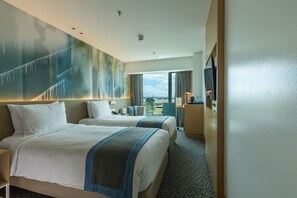 Standard Room, 2 Twin Beds (Airport View) | In-room safe, desk, laptop workspace, blackout drapes - Holiday Inn Express Manila Newport City by IHG (Pasay)