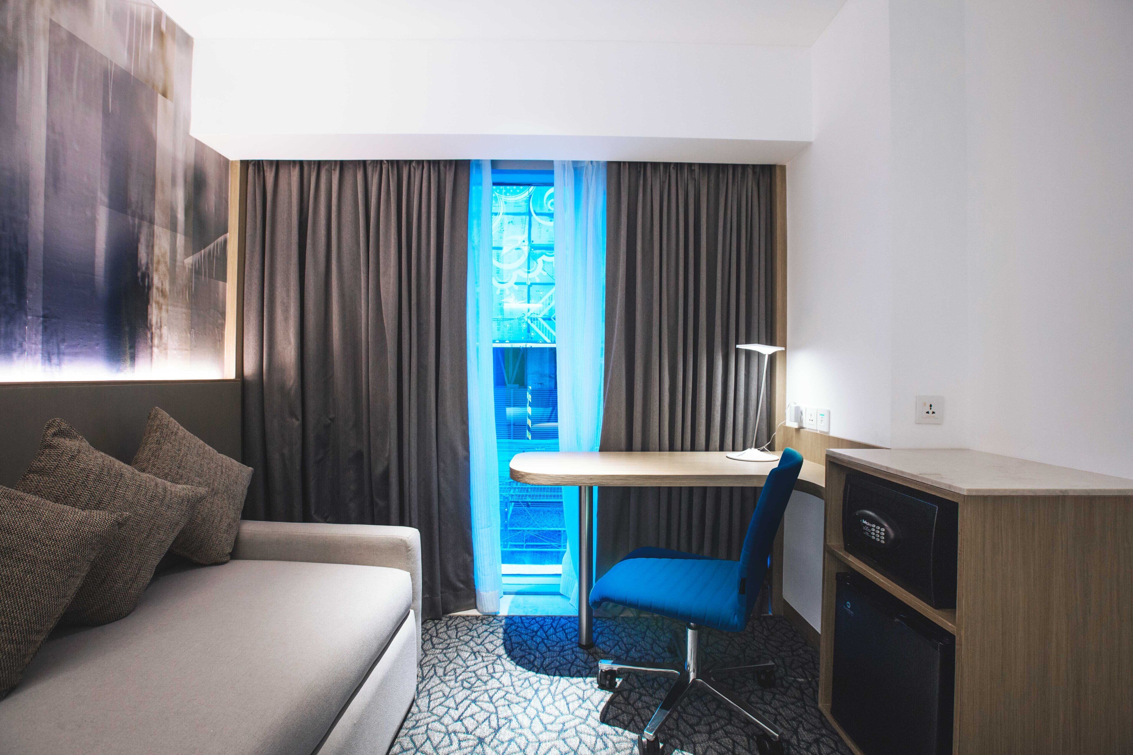 Standard Room, 1 Queen Bed | In-room safe, desk, laptop workspace, blackout drapes