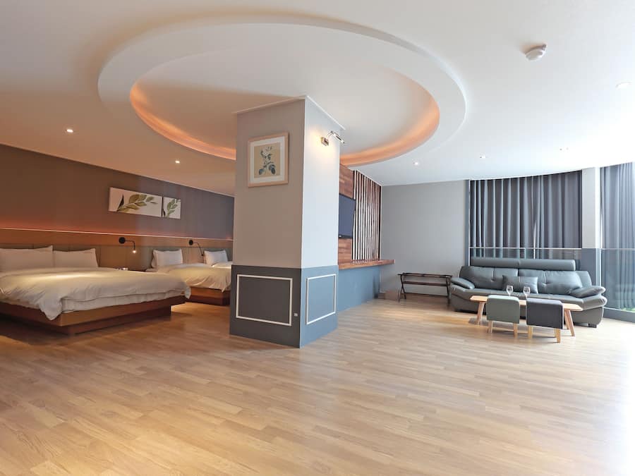 Executive Suite | Premium bedding, down comforters, individually decorated