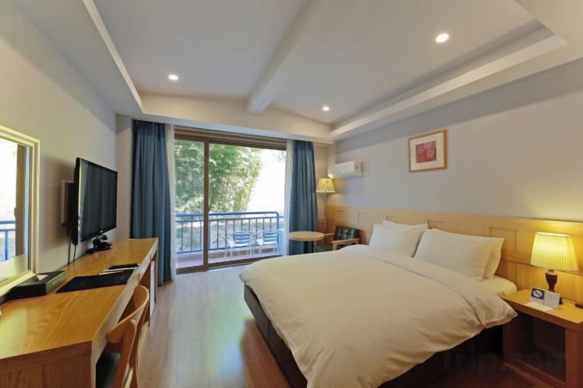 Premium bedding, down comforters, blackout drapes, WiFi (free)