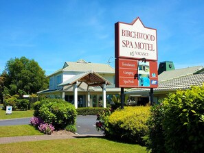 Front of property - Birchwood Spa Motel (Rotorua)