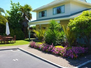 Exterior detail - Birchwood Spa Motel (Rotorua)